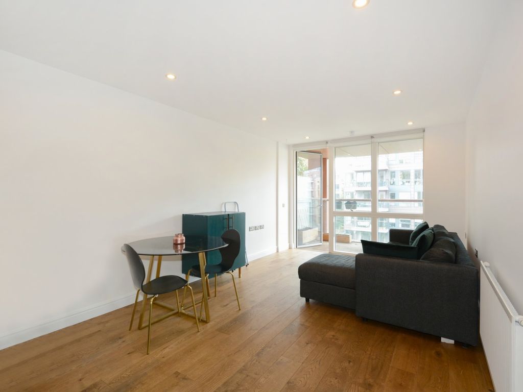 2 bed flat to rent in Kingsland Road, Hackney, London E8, £2,700 pcm