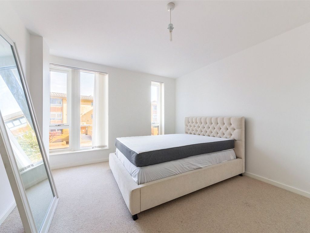 2 bed flat for sale in Hills Road, Cambridge CB2, £500,000