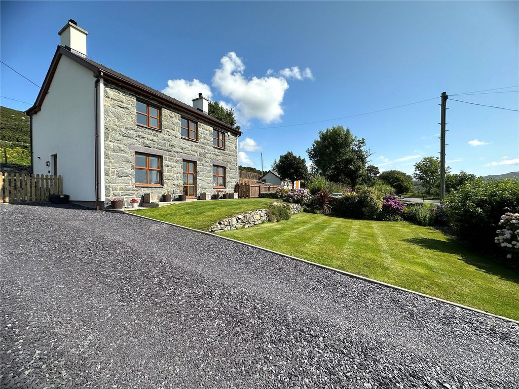 4 bed detached house for sale in Deiniolen, Caernarfon, Gwynedd LL55, £539,000