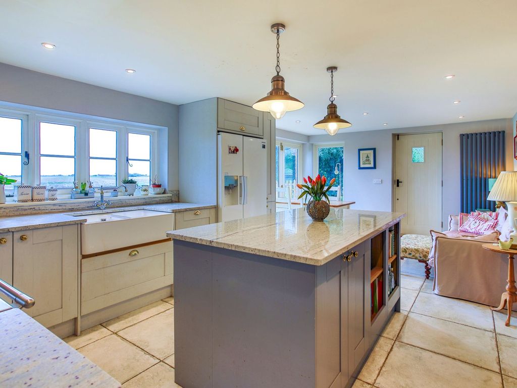 3 bed detached house for sale in Station Road, Appledore TN26, £650,000