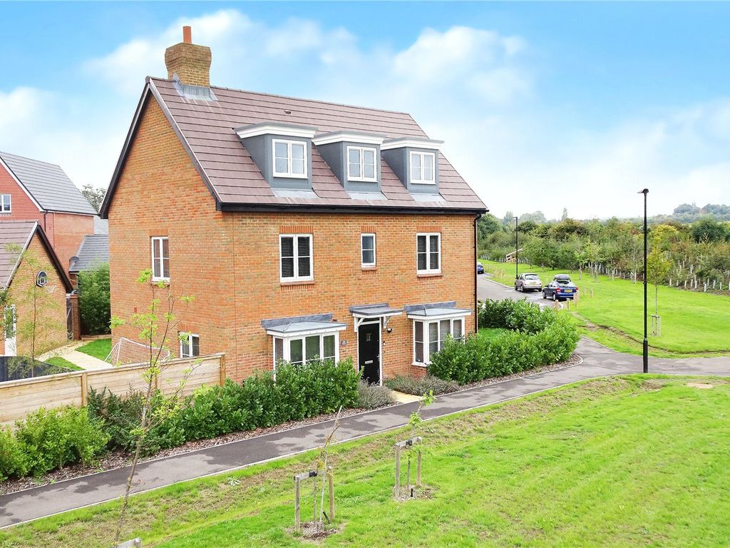 5 bed detached house for sale in Acacia Crescent, Cresswell Park, Angmering, West Sussex BN16, £675,000