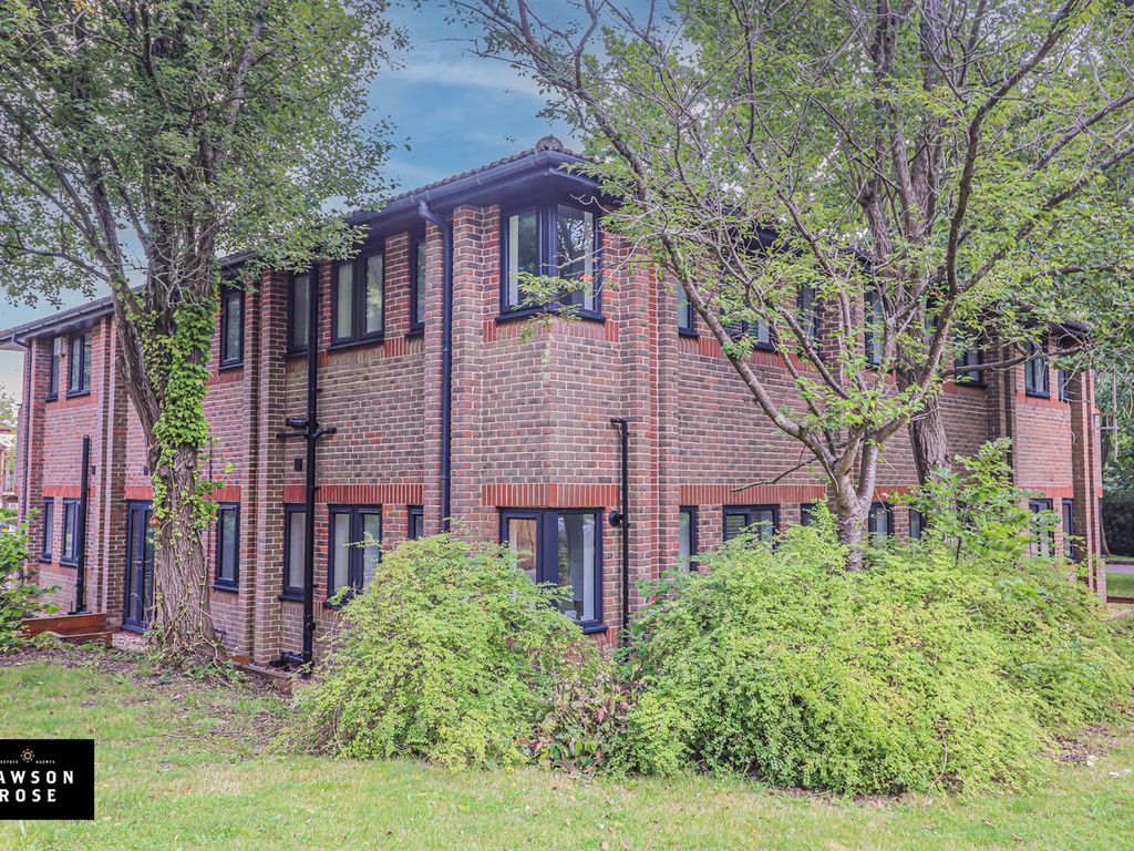 2 bed flat to rent in Forest Road, Denmead, Waterlooville PO7, £1,050 pcm