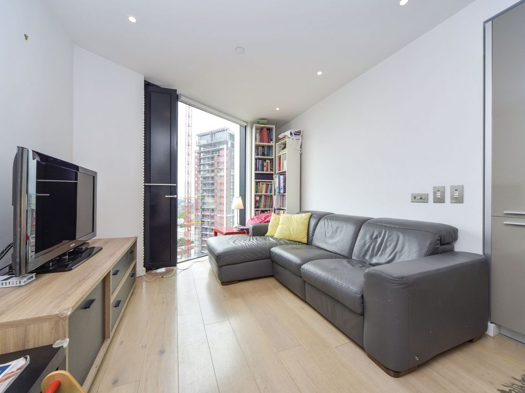 1 bed flat for sale in Walworth Road, London SE1, £450,000