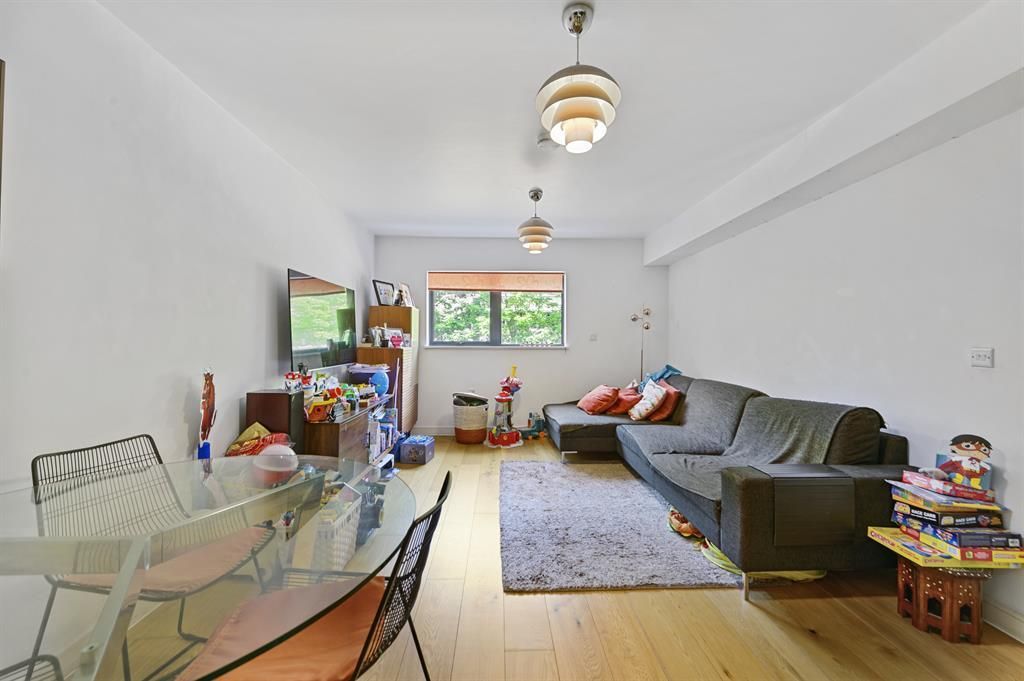 3 bed flat for sale in Shelford Place, London N16, £550,000