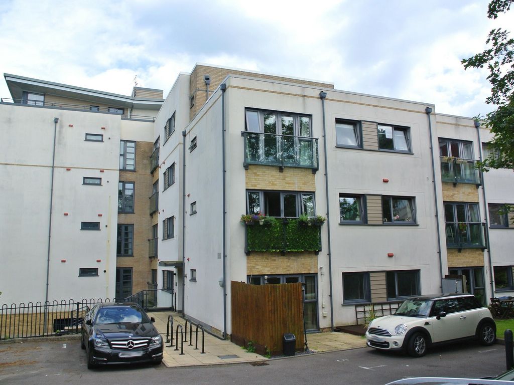 2 bed flat to rent in Sea Road, Boscombe, Bournemouth BH5, £1,150 pcm