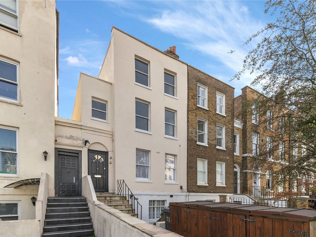 2 bed flat for sale in Clapham Road, London SW9, £525,000