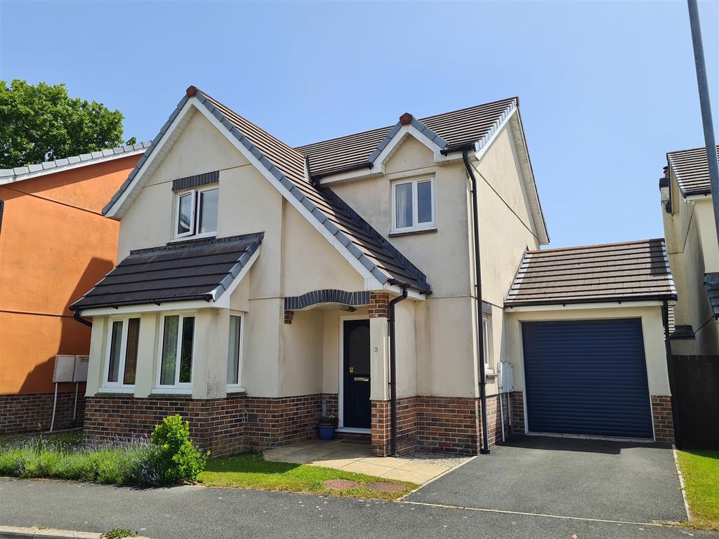4 bed detached house for sale in Robin Drive, Launceston PL15, £345,000