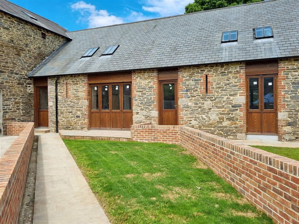 2 bed barn conversion for sale in Lezant, Launceston PL15, £475,000