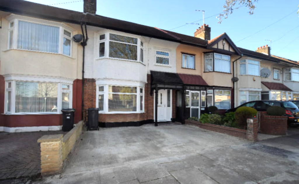 3 bed terraced house for sale in Springfield Drive, Barkingside, Ilford, Redbridge SG2, £535,000