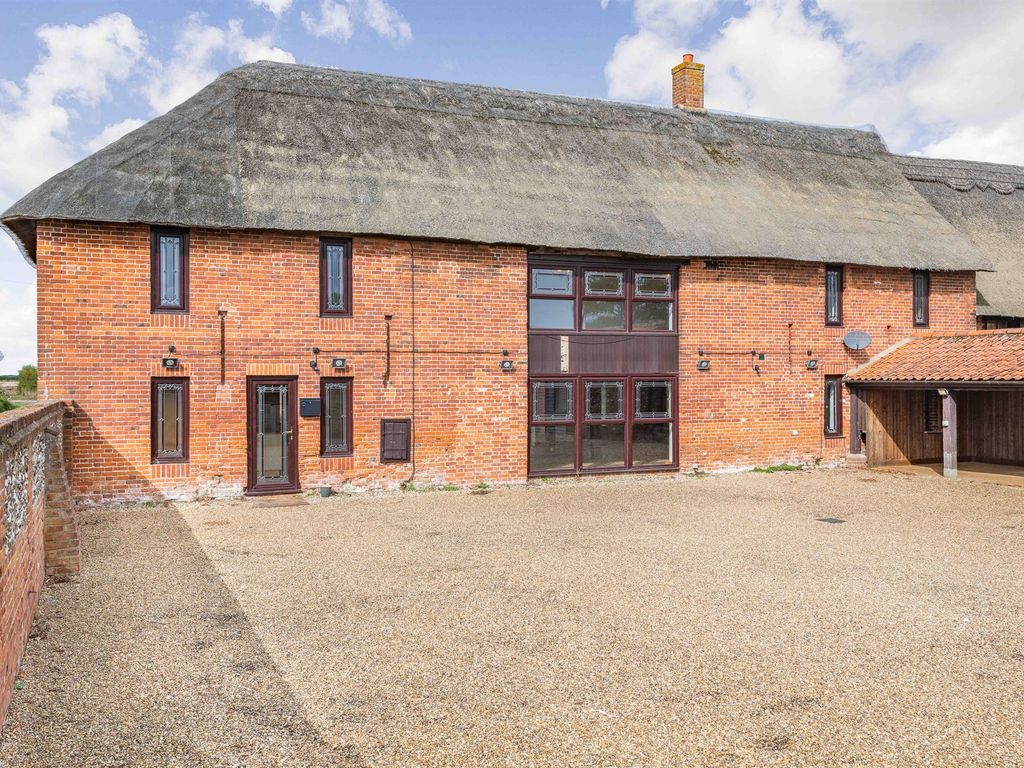 4 bed barn conversion for sale in Aylsham Road, North Walsham NR28, £700,000