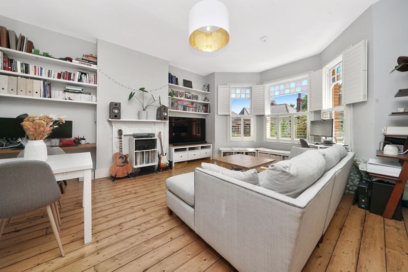 2 bed flat for sale in Osbaldeston Road, London N16, £600,000