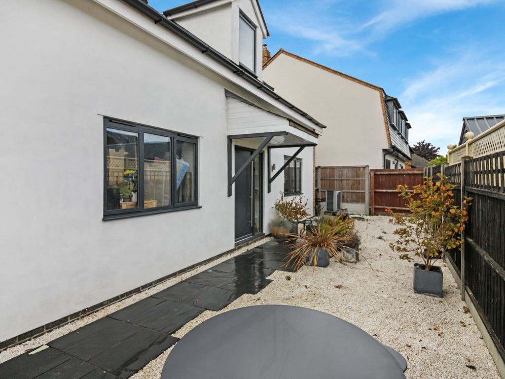 3 bed detached house for sale in Highfields Road, Highfields Caldecote, Cambridge CB23, £500,000
