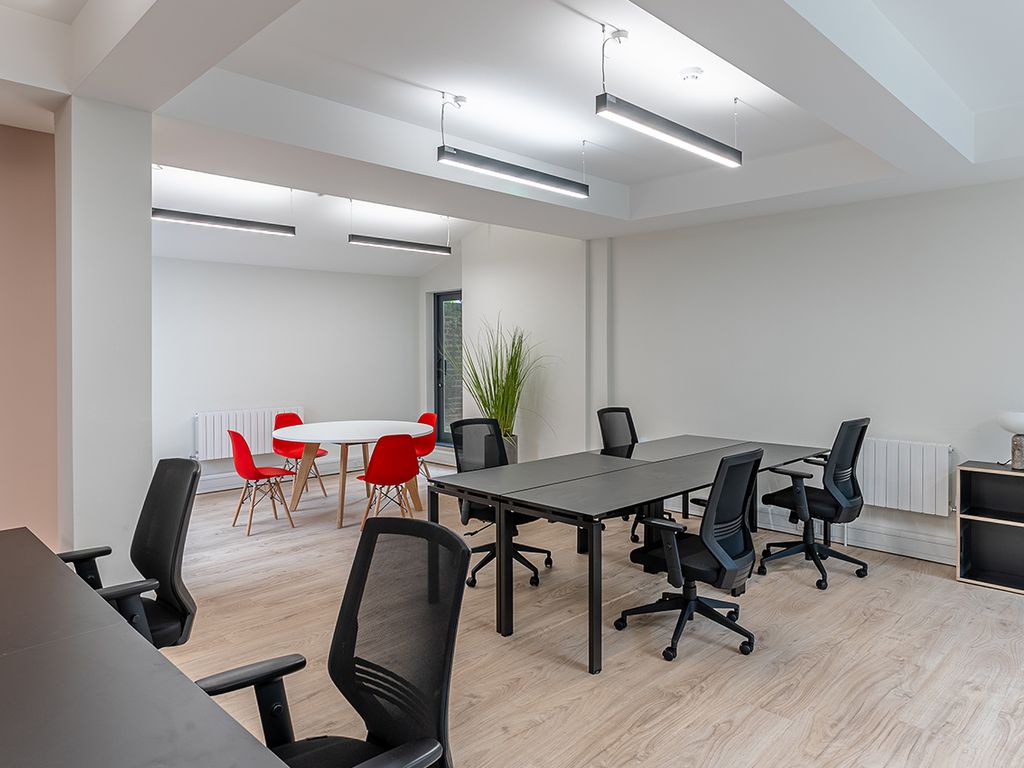 Office to let in Berghem Mews, Blythe Road, Brook Green, Hammersmith W14, £19,915 pa