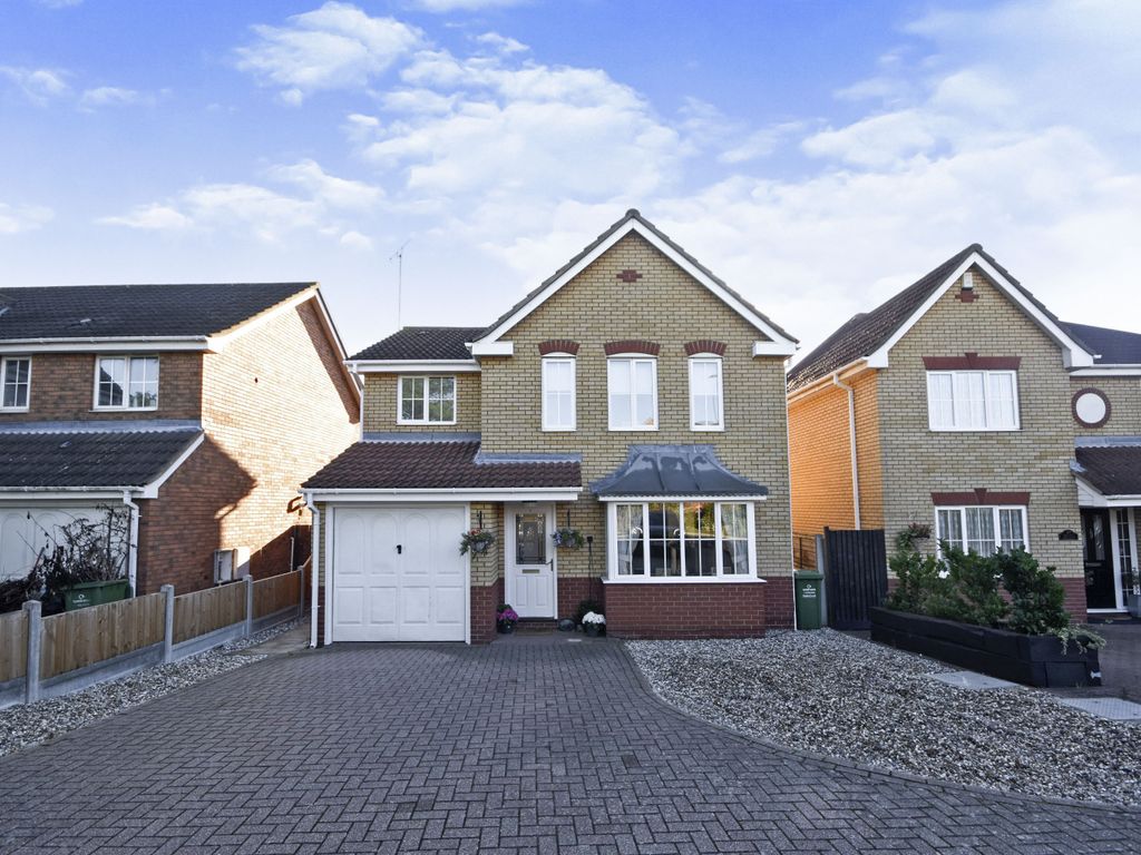 4 bed detached house for sale in Salcott Crescent, Wickford SS12, £475,000