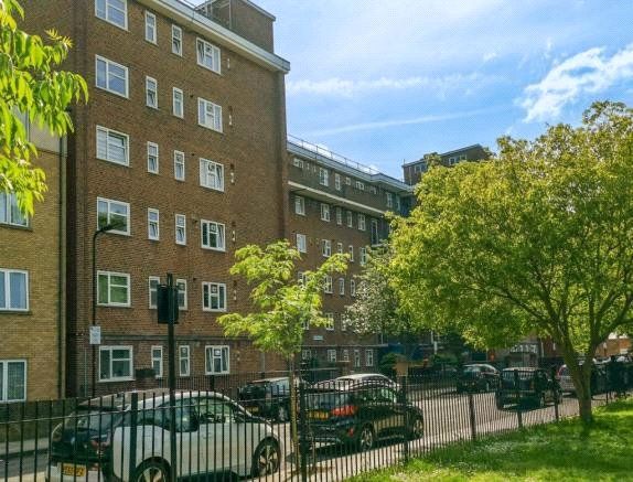 2 bed flat for sale in Lee Street, London E8, £380,000