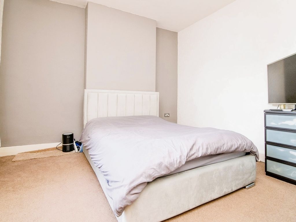 4 bed end terrace house for sale in City Road, Edgbaston, Birmingham B16, £365,000
