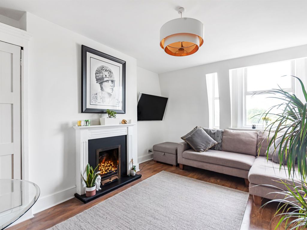 1 bed flat for sale in North End Road, London W14, £390,000