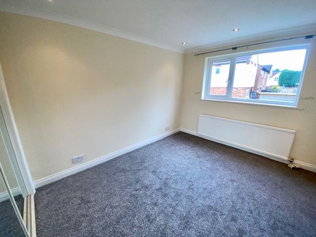 2 bed property to rent in Banky Meadow, Burbage, Hinckley LE10, £700 pcm