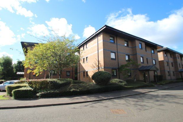 2 bed flat to rent in Victoria Gardens, Paisley PA2, £975 pcm