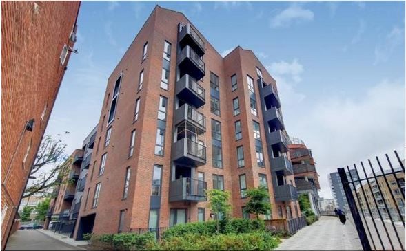 1 bed flat for sale in Rope Court, Canoe Walk, London E14, £430,000