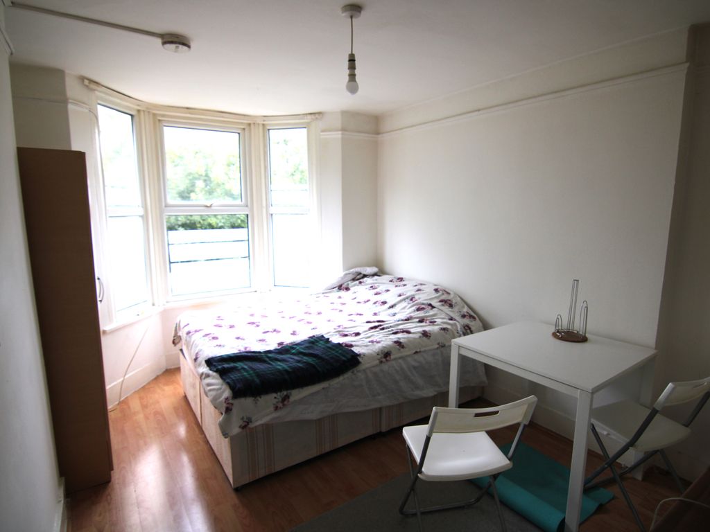 Studio to rent in Wightman Road, Finsbury Park N8, £1,150 pcm