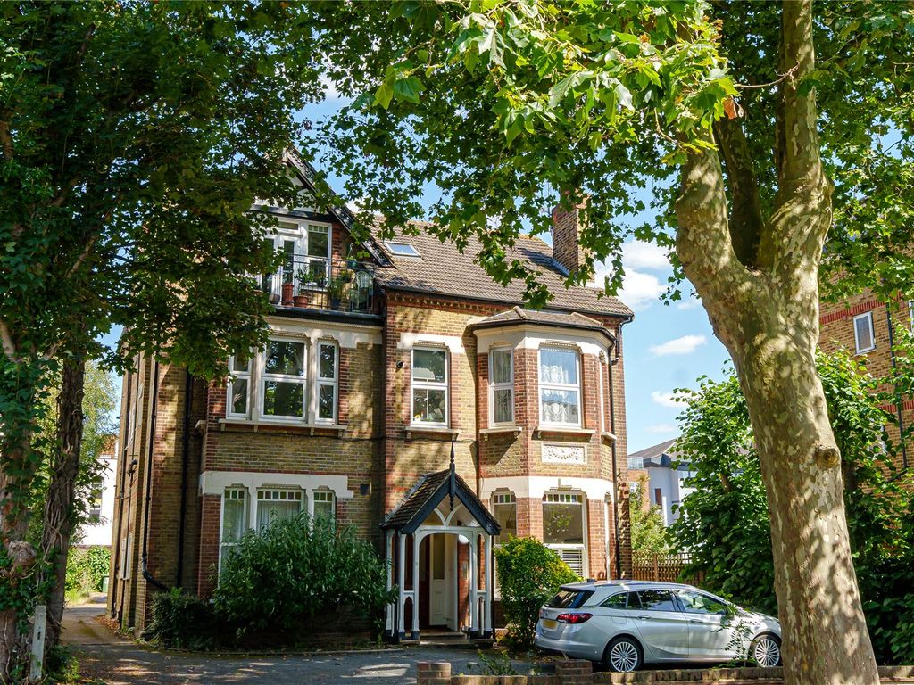 2 bed flat for sale in Blyth Road, Bromley BR1, £450,000