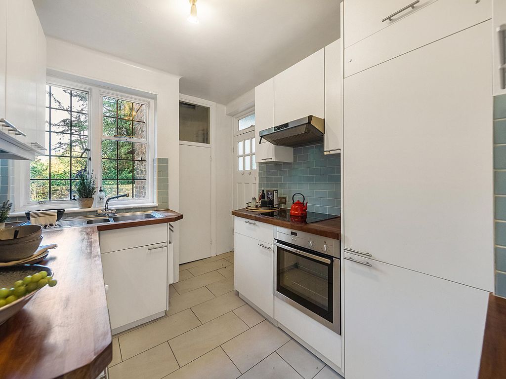 2 bed flat for sale in Friars Lane, Richmond TW9, £895,000