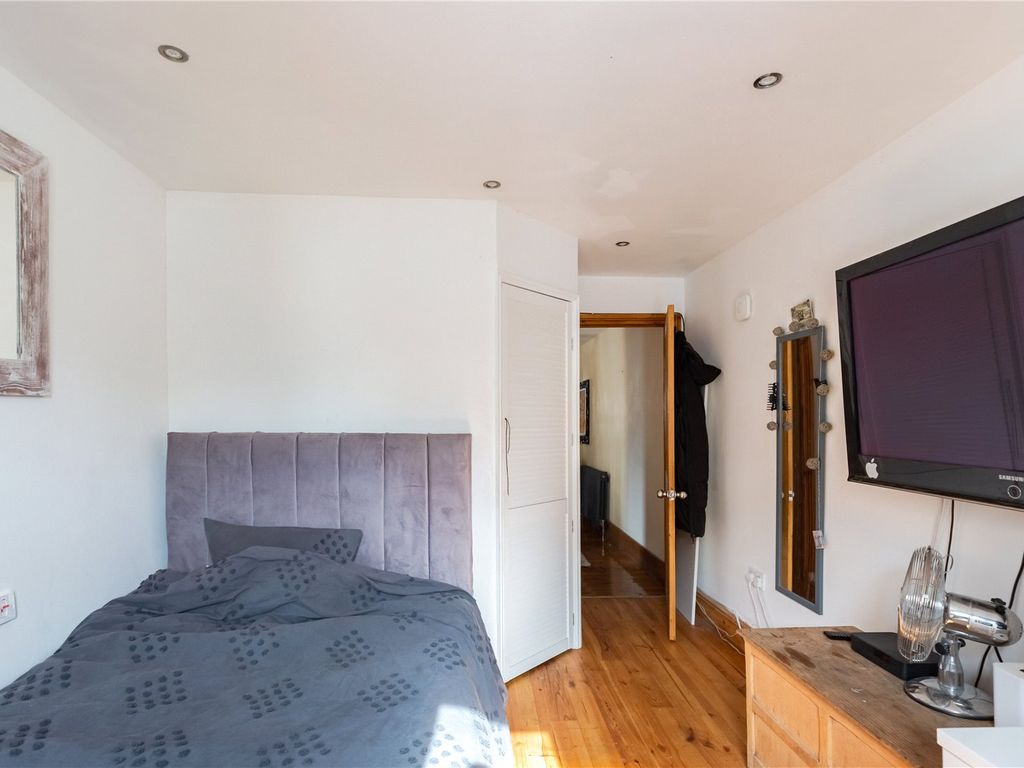 5 bed detached house for sale in Hermitage Road, Finsbury Park, London N4, £975,000