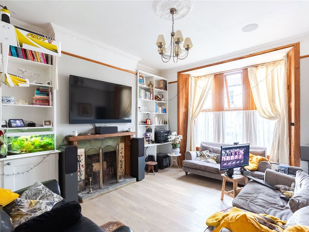 5 bed detached house for sale in Hermitage Road, Finsbury Park, London N4, £975,000