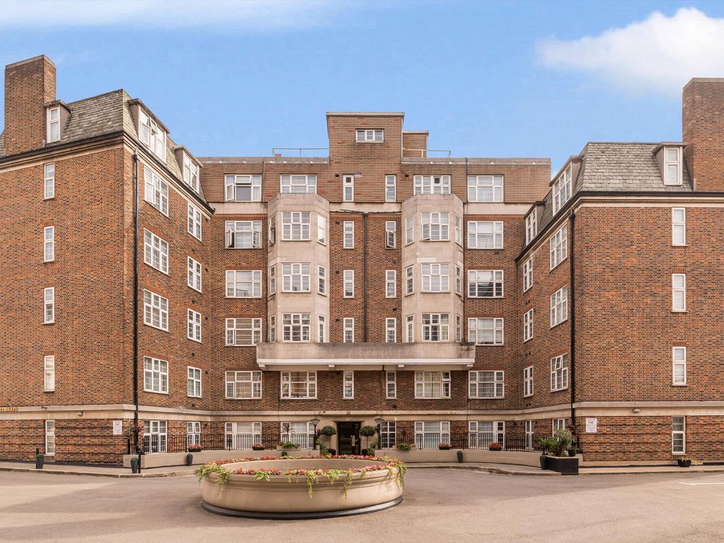 3 bed flat for sale in College Crescent, London NW3, £1,095,000