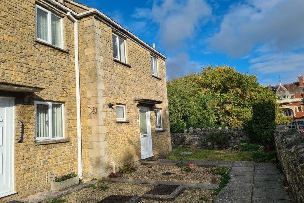 2 bed end terrace house to rent in Rectory Road, Shepton Mallet BA4, £900 pcm