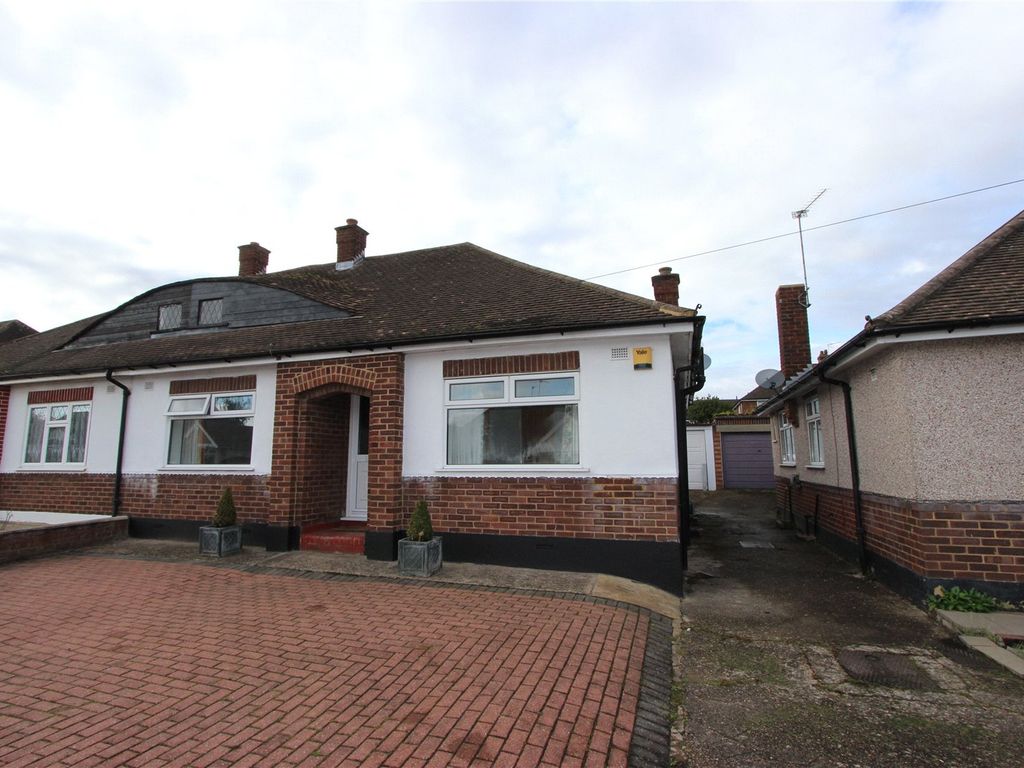 2 bed property to rent in The Croft, Ruislip, Middlesex HA4, £1,750 pcm