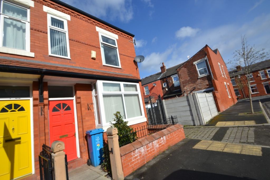 2 bed terraced house to rent in Burdith Avenue, Manchester M14, £1,075 pcm