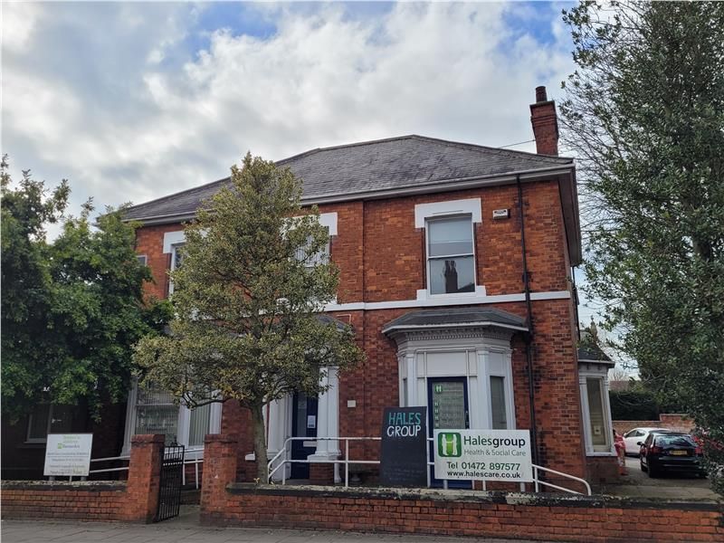 Office to let in First Floor, 11 Dudley Street, Grimsby, Lincolnshire DN31, £6,000 pa