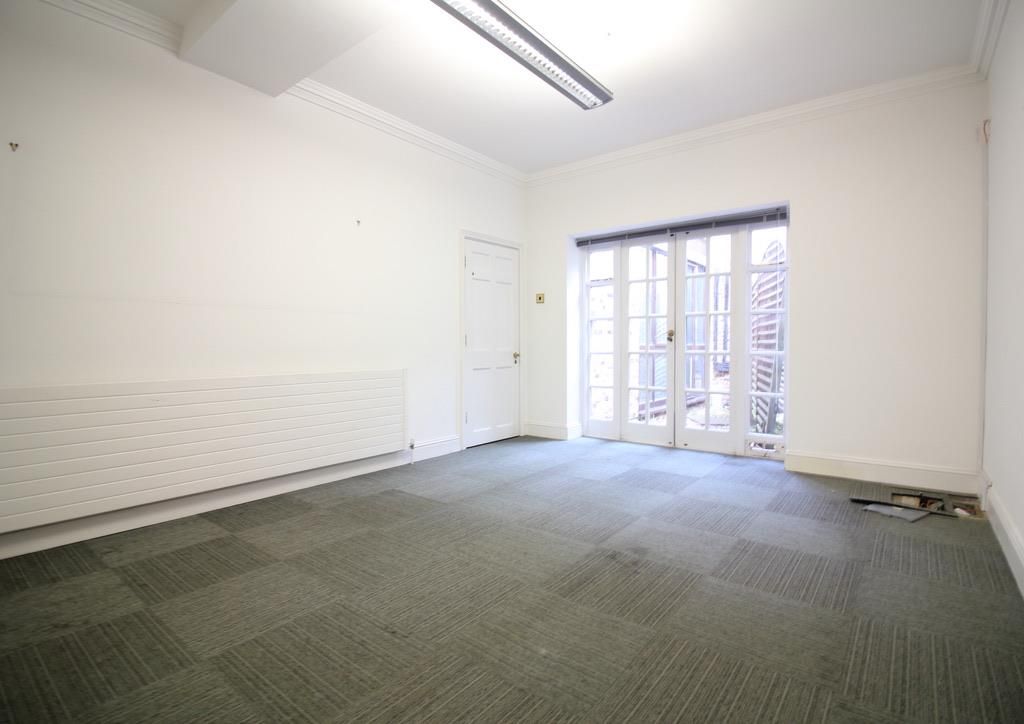 Commercial property to let in High Street, Uxbridge UB8, £11,400 pa
