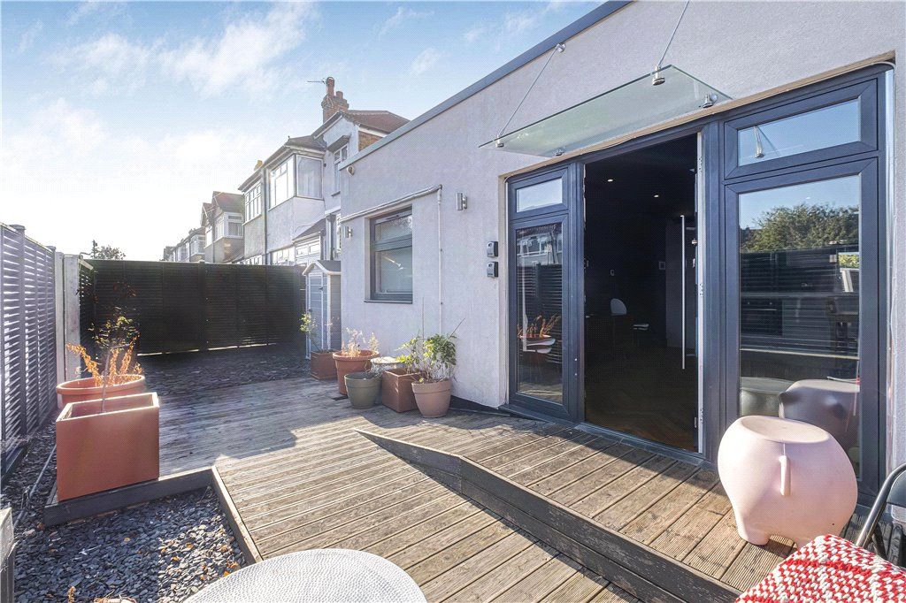 2 bed bungalow for sale in Hassocks Road, London SW16, £425,000