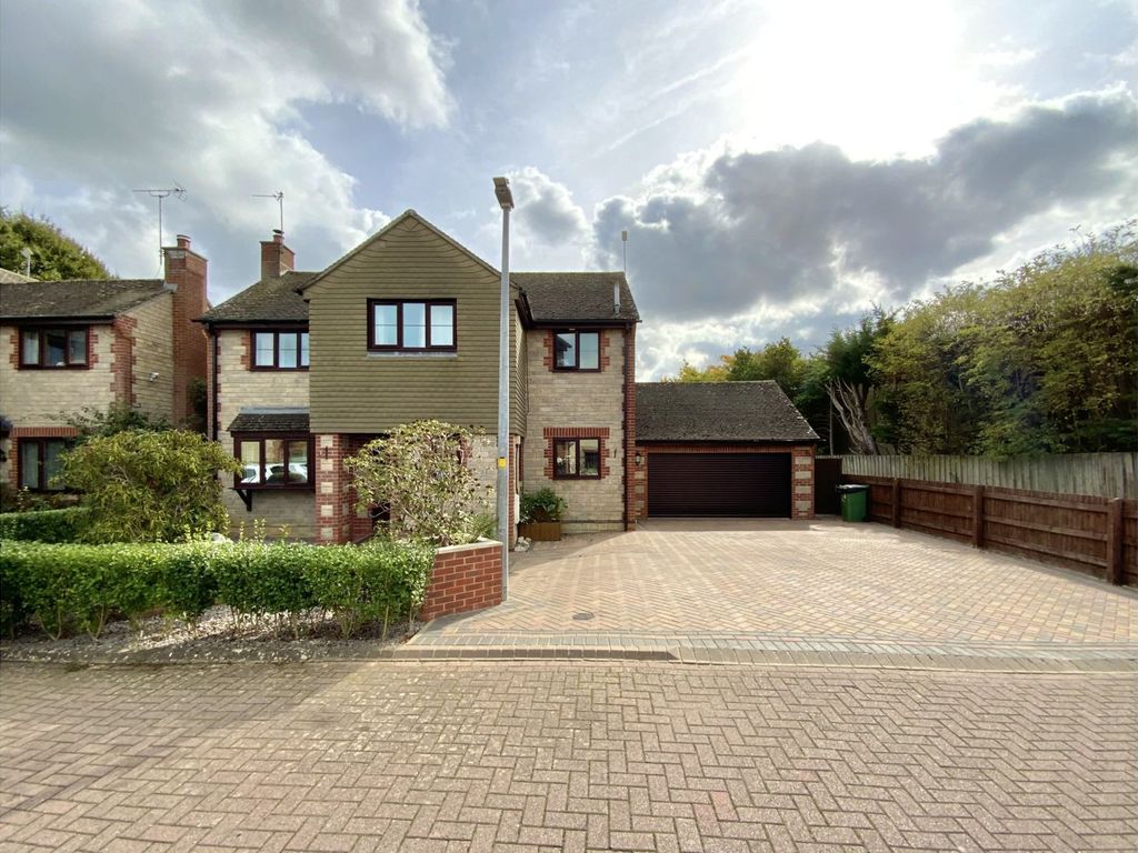4 bed detached house for sale in Ash Gardens - South Marston, Swindon SN3, £675,000