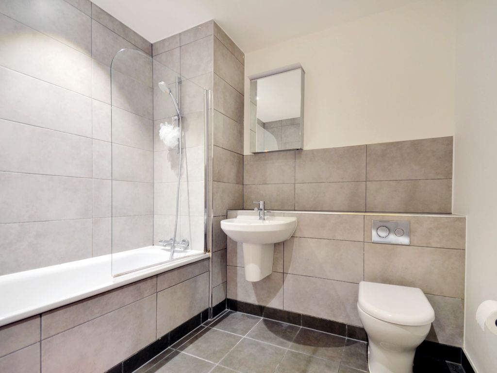 1 bed flat for sale in Bardsley Lane, London SE10, £415,000