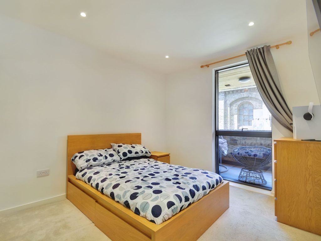 1 bed flat for sale in Bardsley Lane, London SE10, £415,000