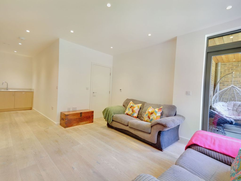 1 bed flat for sale in Bardsley Lane, London SE10, £415,000