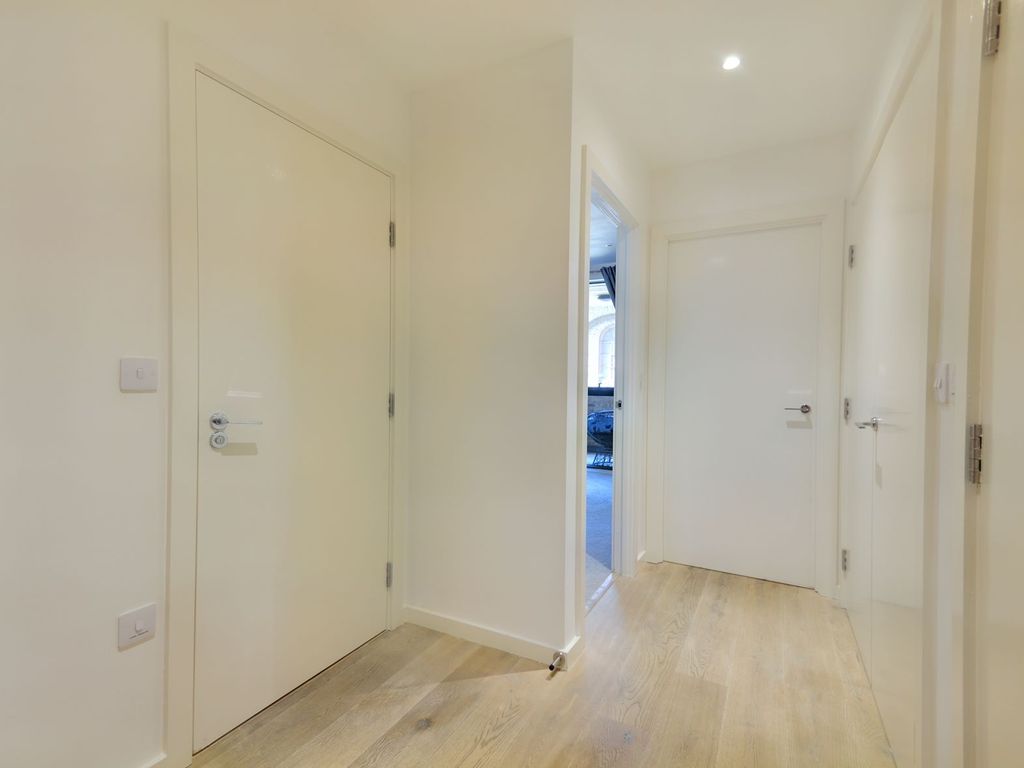 1 bed flat for sale in Bardsley Lane, London SE10, £415,000