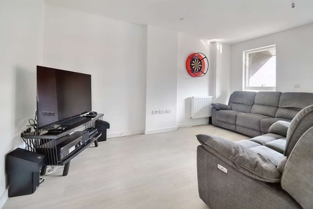 2 bed flat for sale in Pomeroy Street, London SE14, £550,000