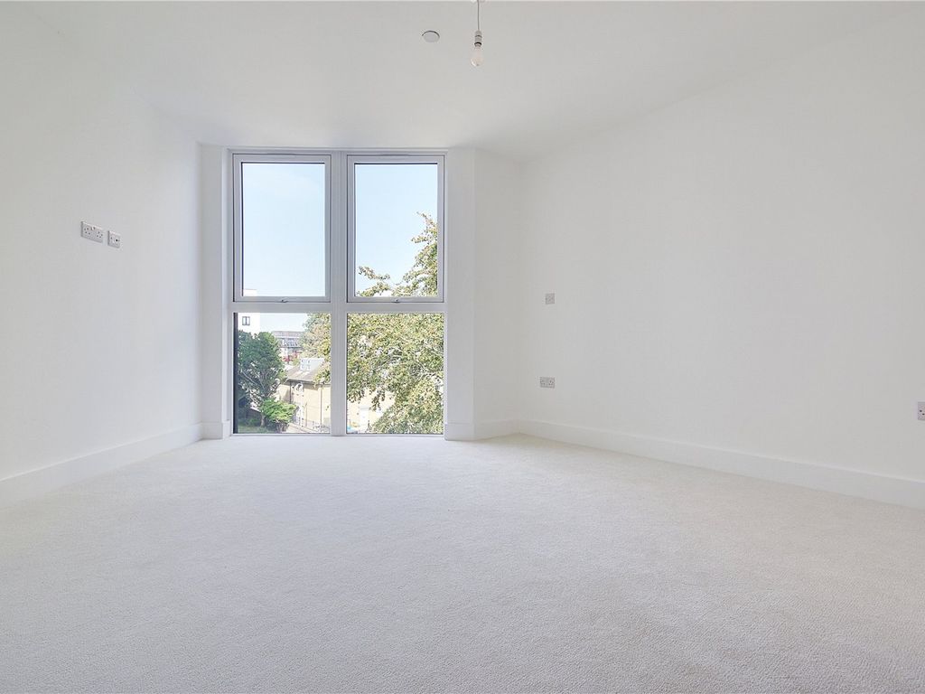3 bed flat for sale in West Cliff Road, West Cliff, Bournemouth, Dorset BH2, £1,095,000