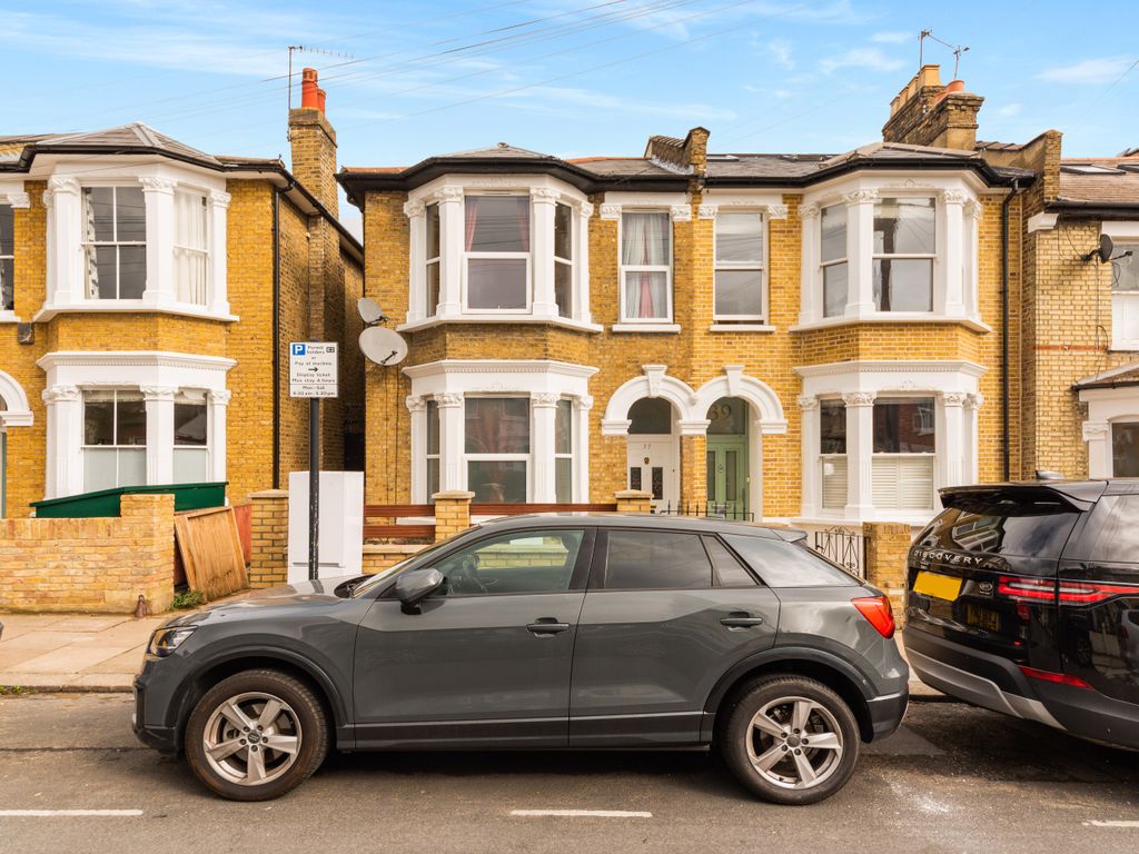 3 bed maisonette for sale in Brightwell Crescent, London SW17, £575,000