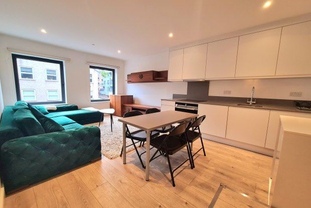 1 bed flat to rent in Venture Lofts, Purley CR8, £1,350 pcm