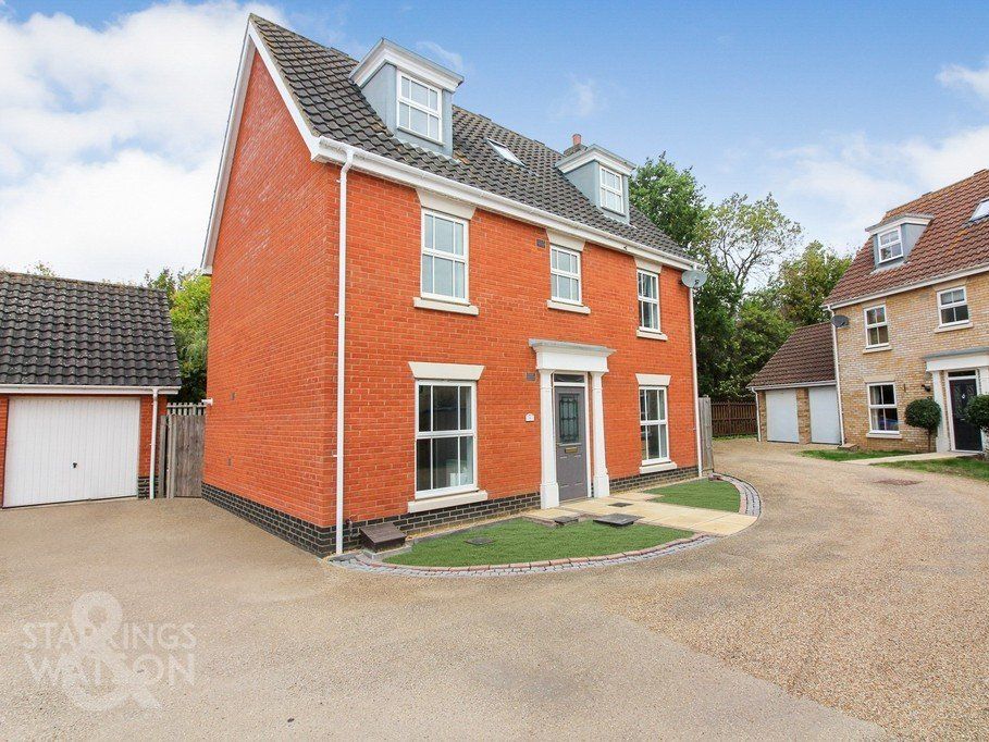 5 bed detached house for sale in Papillon Road, Wymondham NR18, £475,000