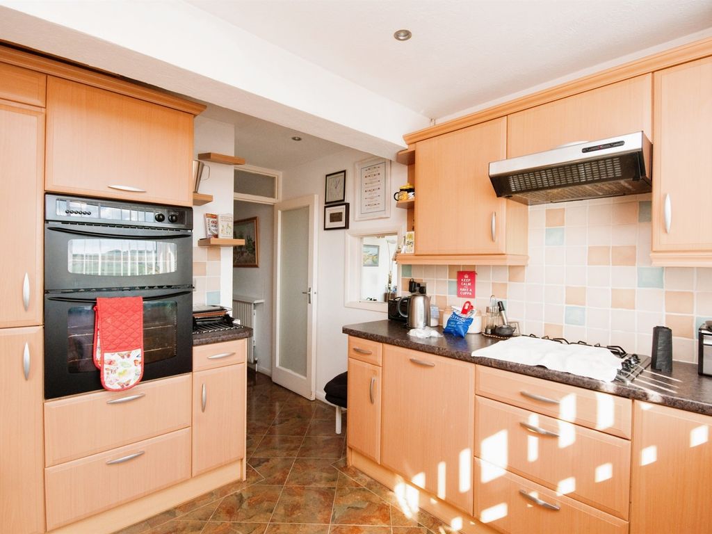 3 bed detached bungalow for sale in Rookery Way, Bishopstone, Seaford BN25, £360,000