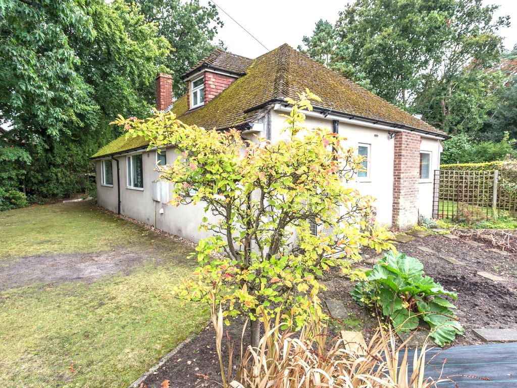 4 bed bungalow for sale in Upper Village Road, Sunninghill Village, Ascot, Berkshire SL5, £775,000