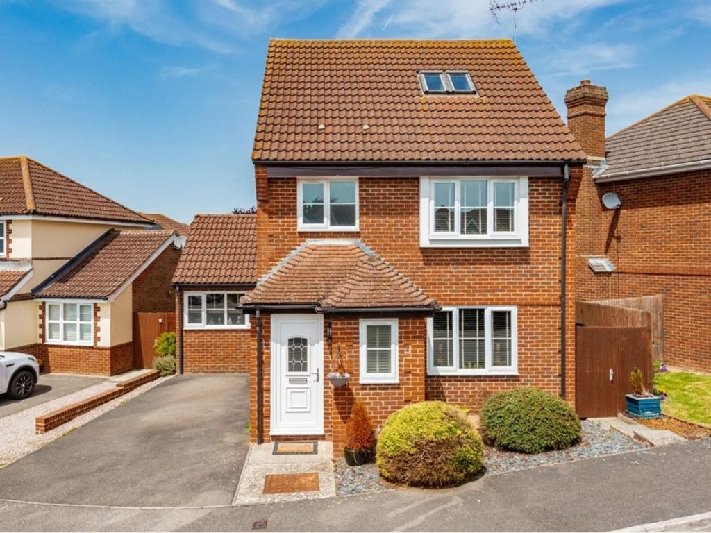 3 bed detached house for sale in Pondmore Way, Ashford TN25, £469,950