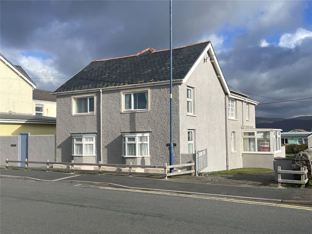 4 bed detached house for sale in Borth, Ceredigion SY24, £385,000